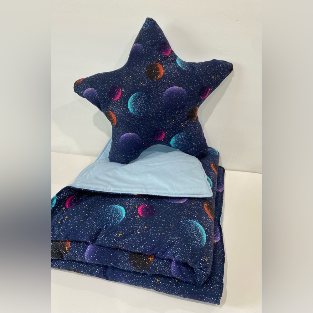 BLANKET WITH STAR PILLOW